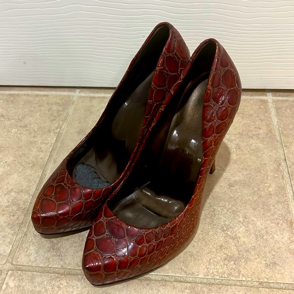Red snakeskin Jessica Simpson Pumps - Picture 1 of 6